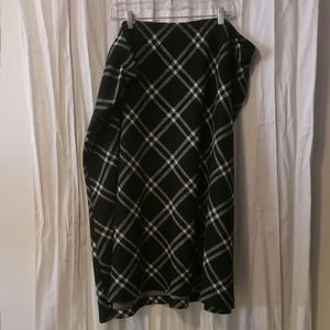 Black woven straight skirt, 4x